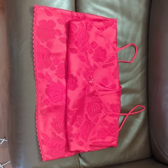 Red Nightie - Picture 5 of 6